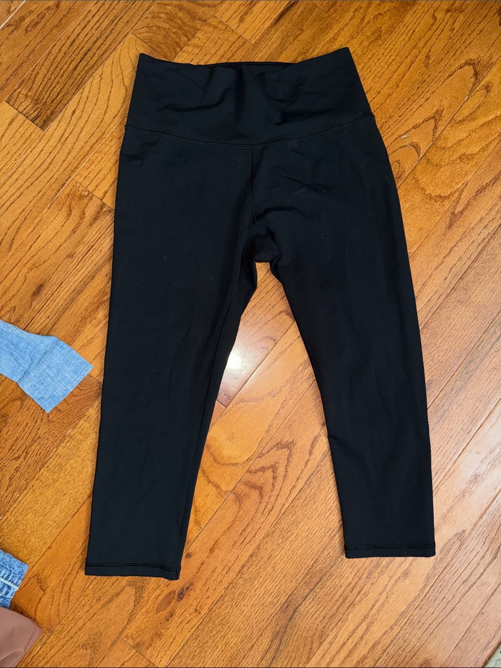 CALIA by Carrie Underwood Black Capri Leggings